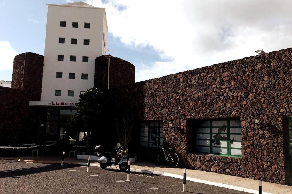 Tuscan Apartment Mit Meerblick Und Sonnenterrasse Costa Teguise Exterior foto